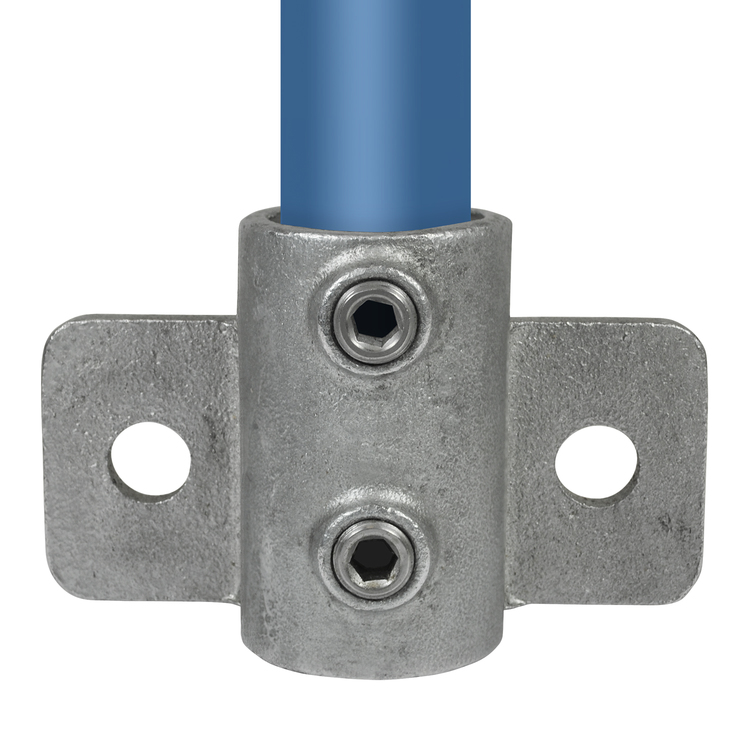 Rohrverbinder Wandhalter Typ 146 – extra schwere Halterung für Pfosten aus verzinktem Stahl, mit zwei Befestigungslaschen. Rohrverbinder Wandhalter Typ 146 – extra schwere, verzinkte Metallhalterung für Pfosten mit blauer Stange und Innensechskantschrauben.