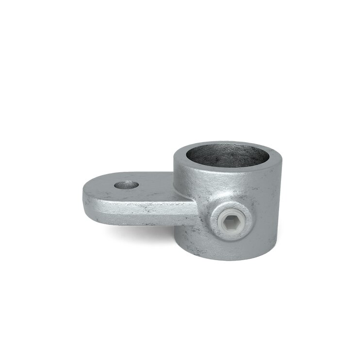 Rohrverbinder Gelenkauge horizontal Typ 37 aus silbernem Metall, bestehend aus einem zylindrischen Rohraufnahme mit Klemmschraube und einer flachen, horizontal abstehenden Lasche mit Befestigungsloch. Isoliert auf weißem Hintergrund.